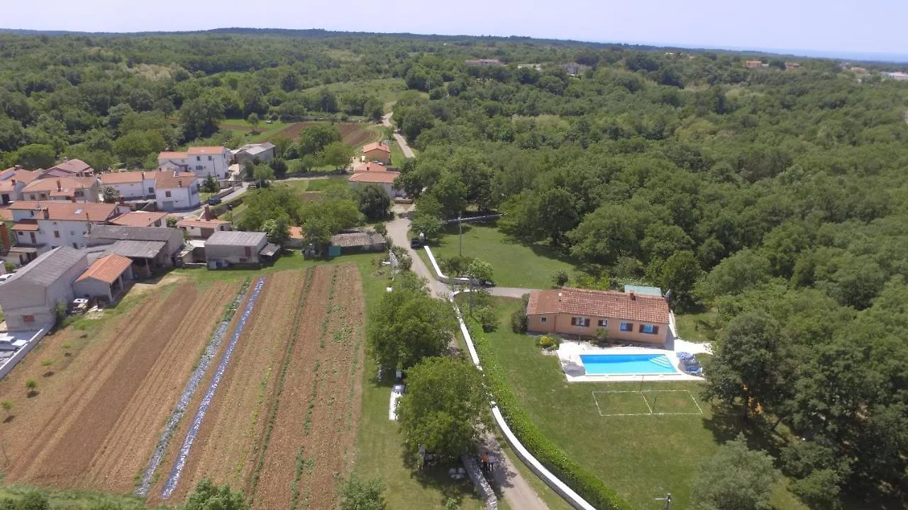Villa Fragola - Holiday House With Large Garden Tinjan