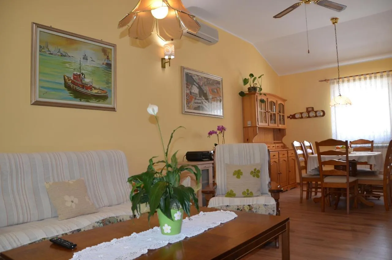 Villa Fragola - Holiday House With Large Garden Tinjan 0*,  Croatia