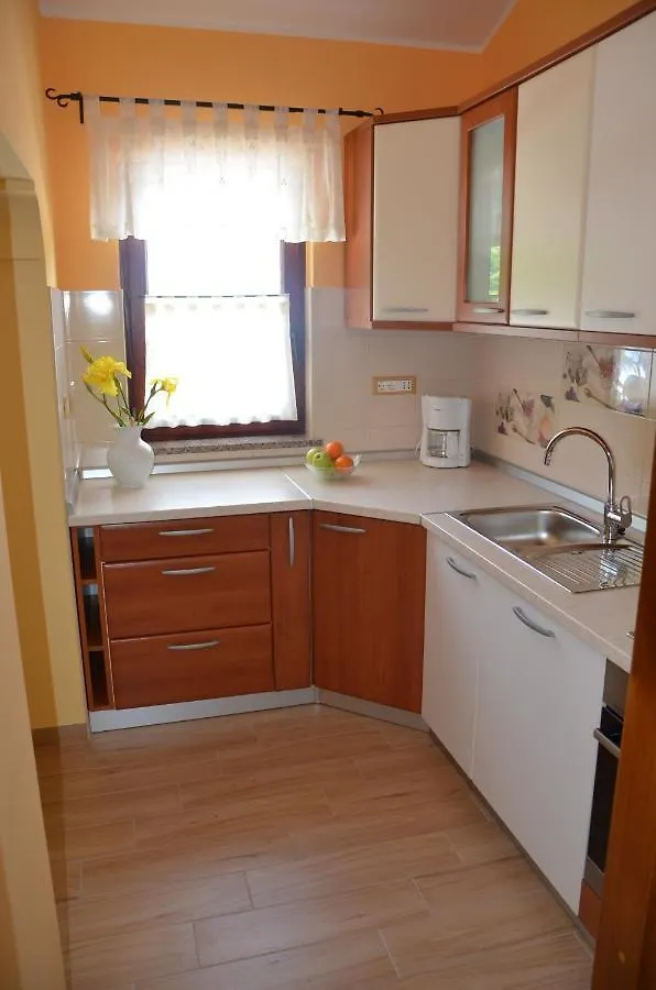 Villa Fragola - Holiday House With Large Garden Tinjan