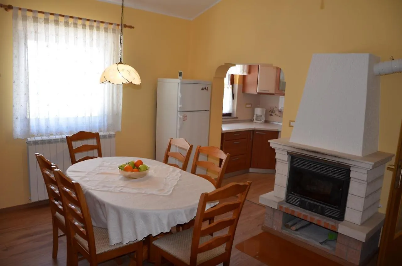 Villa Fragola - Holiday House With Large Garden Tinjan