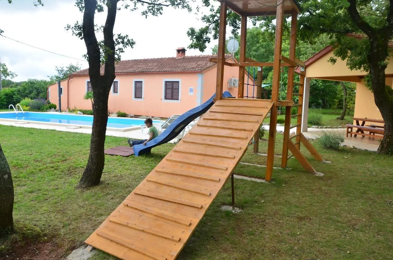 Villa Fragola - Holiday House With Large Garden Tinjan