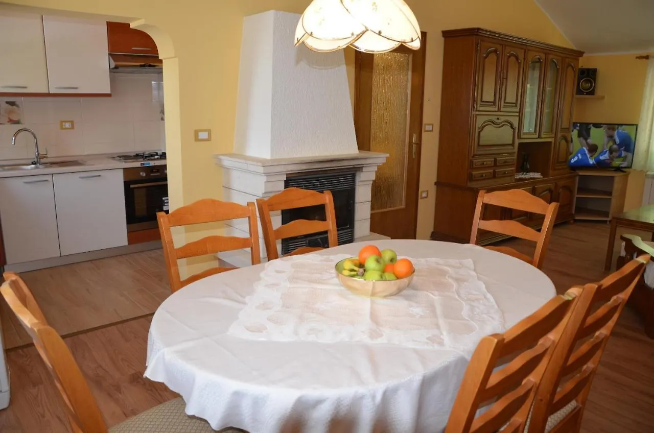 Villa Fragola - Holiday House With Large Garden Tinjan