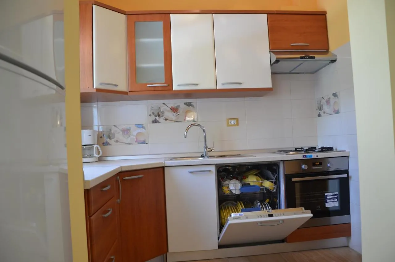 Villa Fragola - Holiday House With Large Garden Tinjan