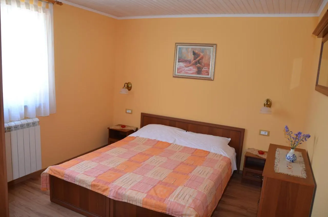 Villa Fragola - Holiday House With Large Garden Tinjan